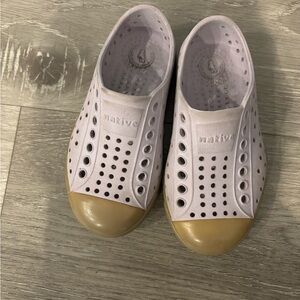 Native Kids Shoes in light purple